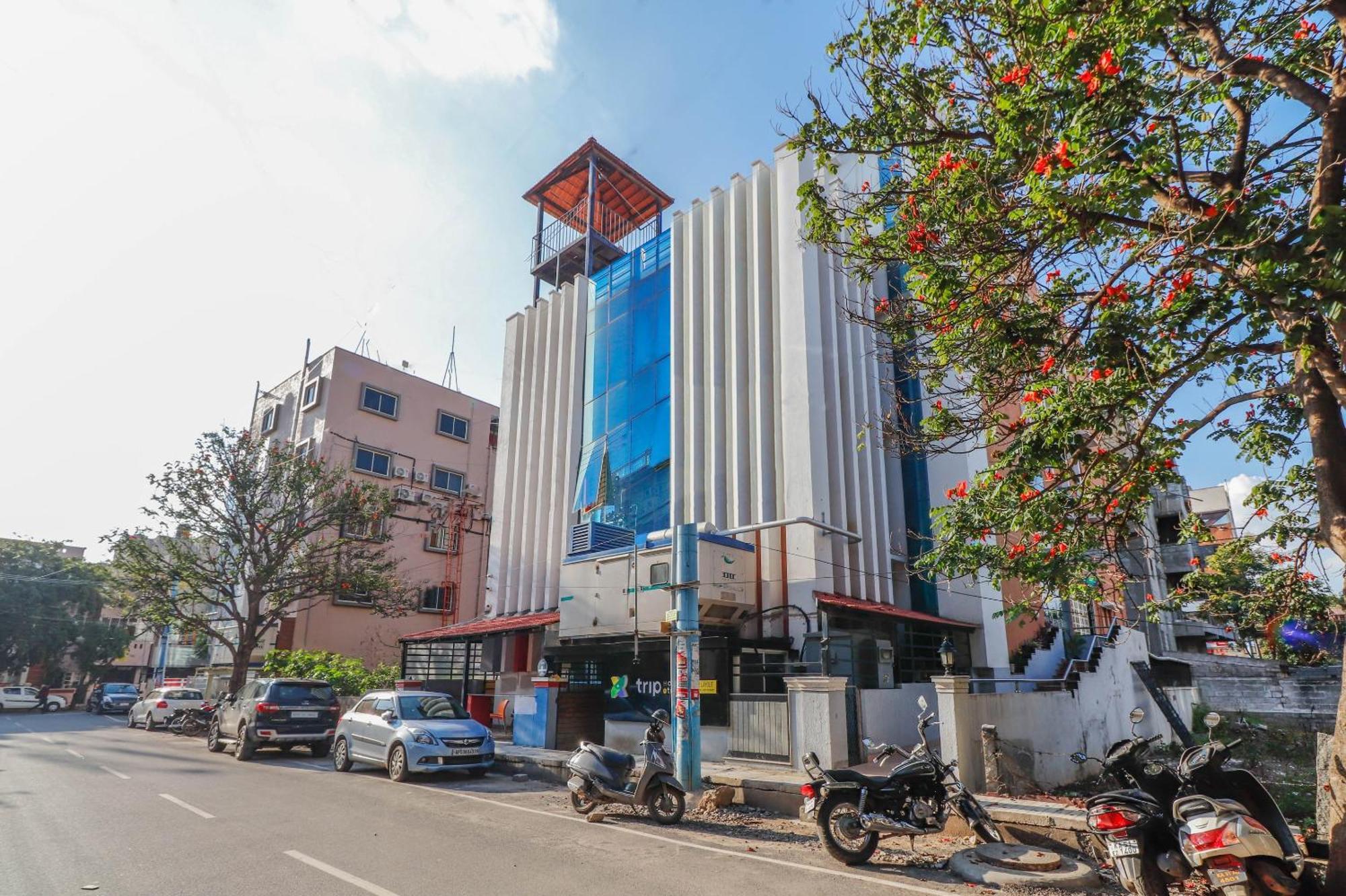 Emara Grand Hotel Bangalore Exterior photo